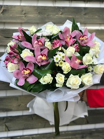 Букет цветов из: Розы и Хризантемы в Пришибе