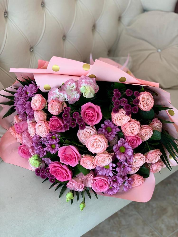 Букет цветов из: Хризантемы, Розы и Лизиантусы в Пришибе