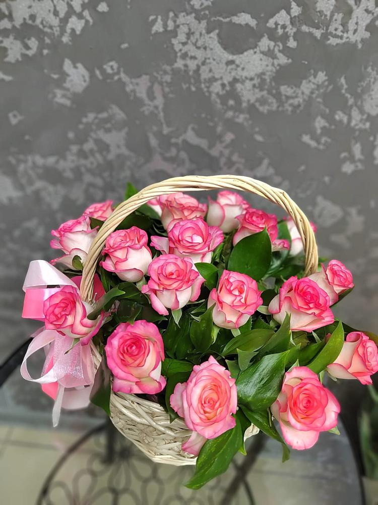 Цветочная композиция из Розы в корзине в Пришибе