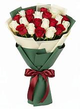 Букет Микс из красных и белых роз в Пришибе