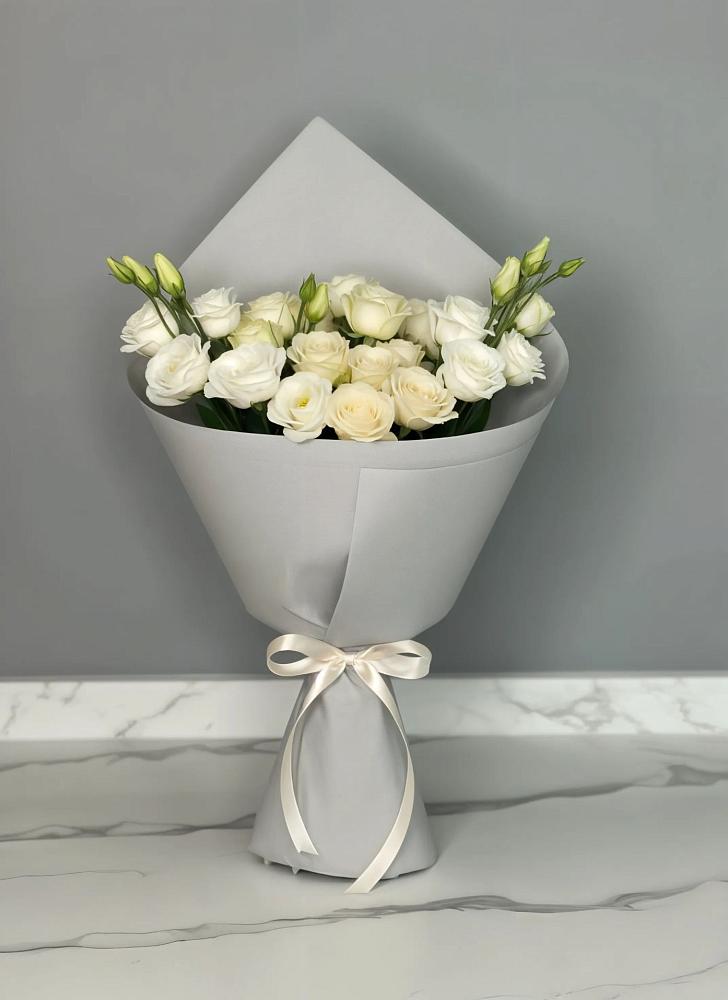 Букет цветов из: Розы и Лизиантусы в Пришибе